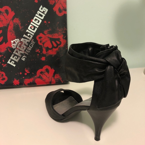 Fergalicious black sandals - Picture 2 of 4
